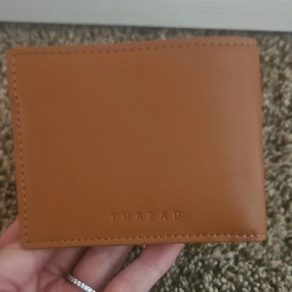 Thread Men's Brown Leather Bifold Wallet - Picture 4 of 10